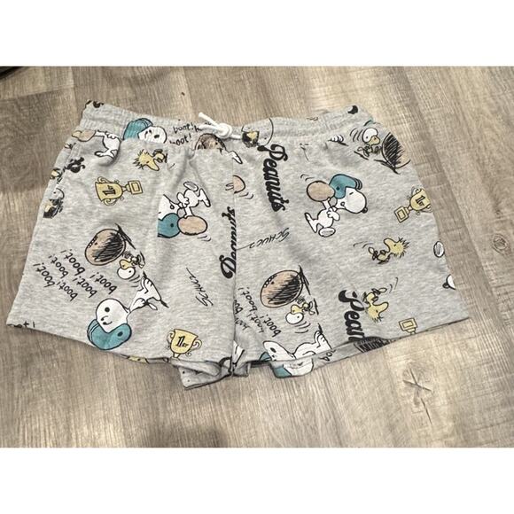 Peanuts Gray Casual Shorts With Snoopy & Friends Football Theme Size XL Soft - Picture 4 of 5